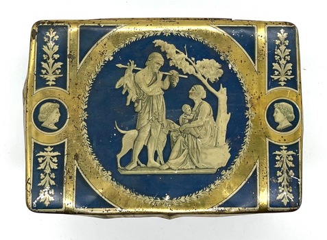 Biscuit tin
