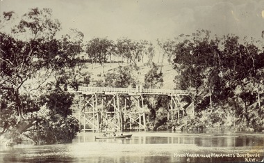 River Yarra near Macauleys' Boathouse Kew