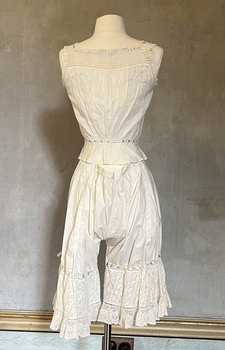 Cotton underbodice and drawers