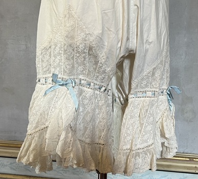 Cotton underbodice and drawers