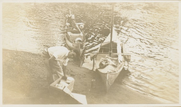 Victorian Canoe Club : Xmas 1930. Leaving Studley Park