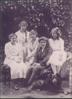 Amy Florence Milo and her daughters