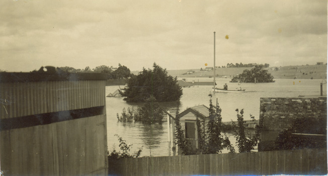 Flooding of the Yarra River in North Kew