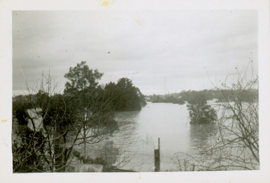 Flooding of the Yarra River in North Kew