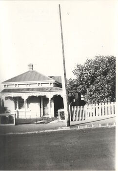 Victorian era cottage, Derby Street [Kew]