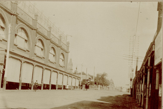 Railway level crossing in Glenferrie Road, Glenferrie