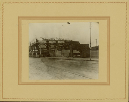 Railway level crossing in Glenferrie Road, Glenferrie