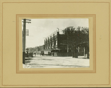 Railway level crossing in Glenferrie Road, Glenferrie