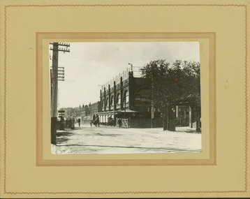Railway level crossing in Glenferrie Road, Glenferrie