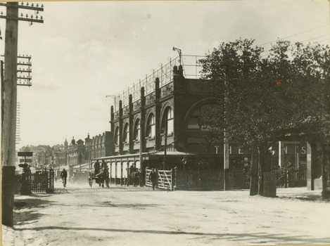Railway level crossing in Glenferrie Road, Glenferrie