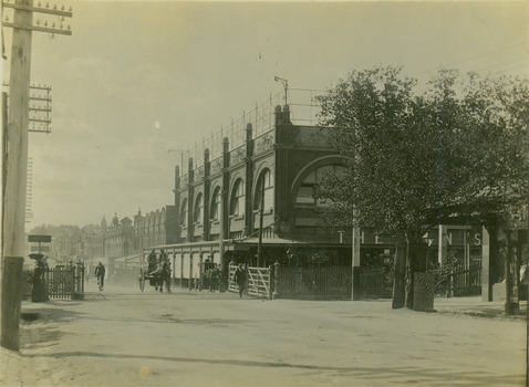 Railway level crossing in Glenferrie Road, Glenferrie