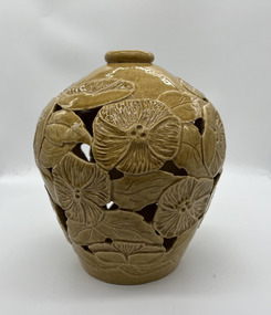 Reticulated vase