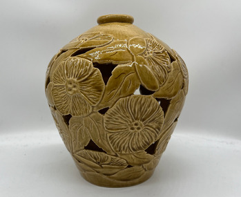 Reticulated vase