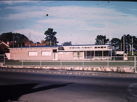 Kew Bowling Club -- Wellington Street (Kew)