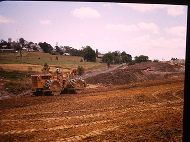 Construction of the Eastern Freeway (F19)