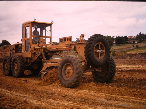 Construction of the Eastern Freeway (F19)