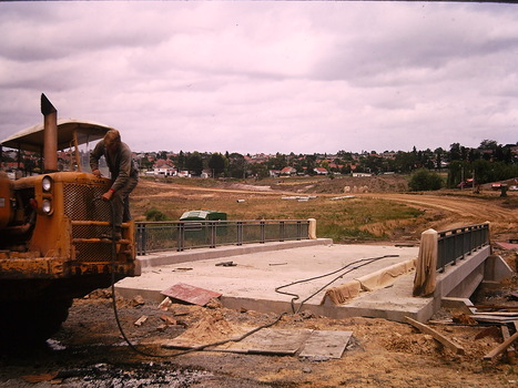 Construction of the Eastern Freeway (F19)