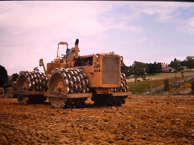 Construction of the Eastern Freeway (F19)