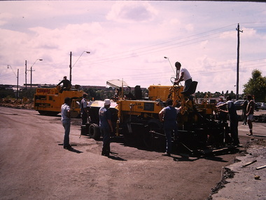 Construction of the Eastern Freeway (F19)