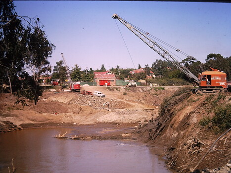 Construction of the Eastern Freeway (F19)