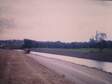 Photograph - Construction of the Eastern Freeway (F19), Ron Setford, November 1972