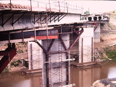 Photograph - Construction of the F19 [Eastern Freeway], Ron Setford, January 1977
