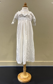 Clothing - Infants Gown, 1899-1910