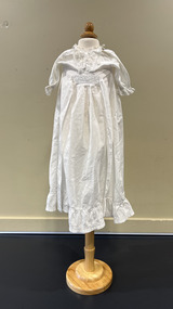 Clothing - Infants Gown, 1899-1910
