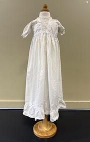 Clothing - Infants Gown, 1899-1910