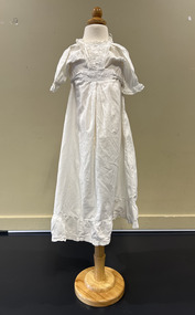 Clothing - Infants Gown, 1899-1910