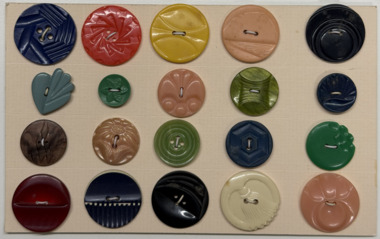 20 buttons on cream card, 1930s