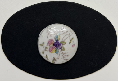 1 button on black oval card, 1860