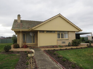 Photograph - Photograph - Colour, Clare Gervasoni, Farrer Cottage, Charles Anderson Grove, Ballarat, 2017, 14/06/2017