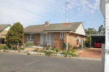 Photograph - Photograph - Colour, Clare Gervasoni, Mitchell Cottage at the Ballarat Old Colonists' Association Retirement Village, 2018, 07/12/2018