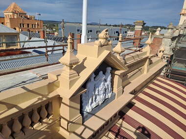 Photograph, Annelise Porter, UrbanID, Coat of Arms on the Old Colonists' Hall, 2026, 2026