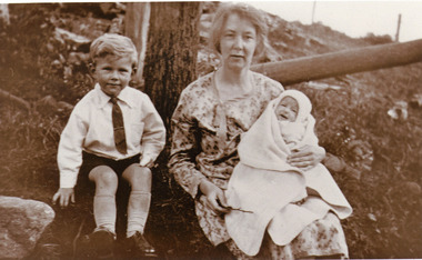 Photograph, Mrs Hubert Jeeves with children Kenneth and Elizabeth
