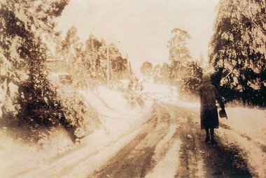 Photograph, Miss Perriman on Main Highway, Kalorama 1931, c1930