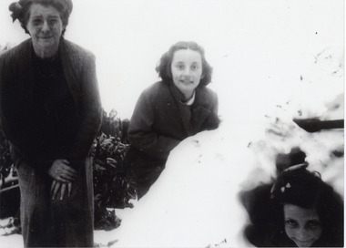 Photograph, Building Igloo in snow at Mount Dandenong
