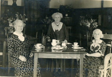 Photograph, Page sisters at Quamby cafe, 1936