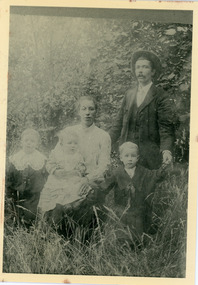Photograph, Jack Dodd of Olinda With Family 1904, c1904