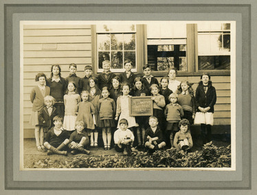 Photograph, Mt Dandenong School 3284  1932, 1932