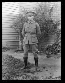 soldier posing, les chandler_371.tif