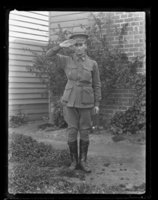 Les Chandler posing, les chandler_372.tif
