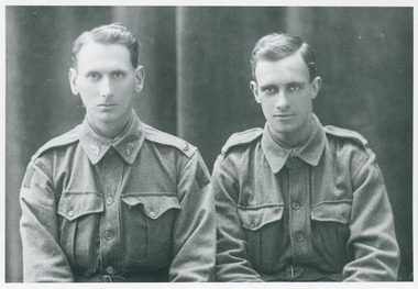 Les Chandler posing with soldier