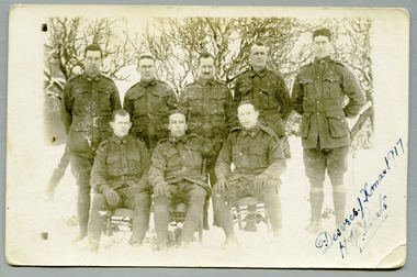group soldiers posing, robertson thomas167.tif