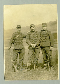 soldiers posing, robertson thomas171.tif