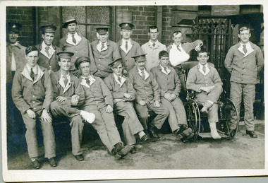 injured group of soldiers posing, robertson thomas178.tif