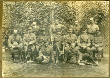 Australian Vetinary Officers including Banjo Paterson, mountjoy018b.tif