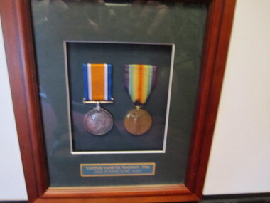 Medals - Framed 2 x WW1