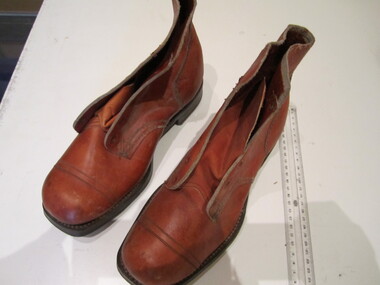 Boots - Hobnail, tan